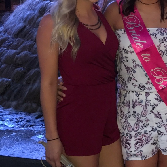 RED ROMPER - Picture 3 of 4